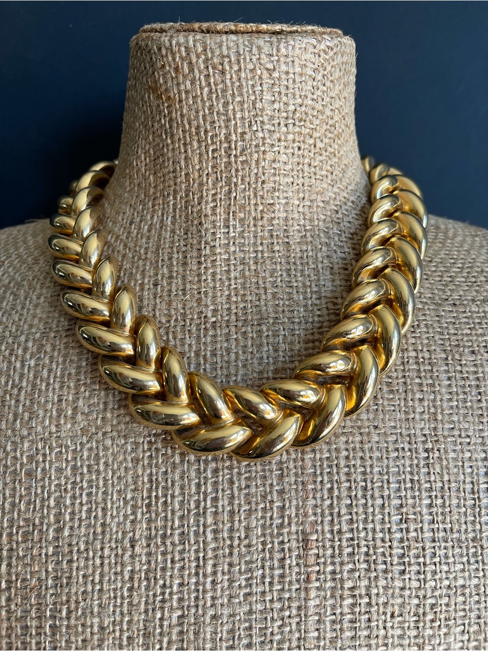 Vintage Chunky Gold tone Chain Necklace.